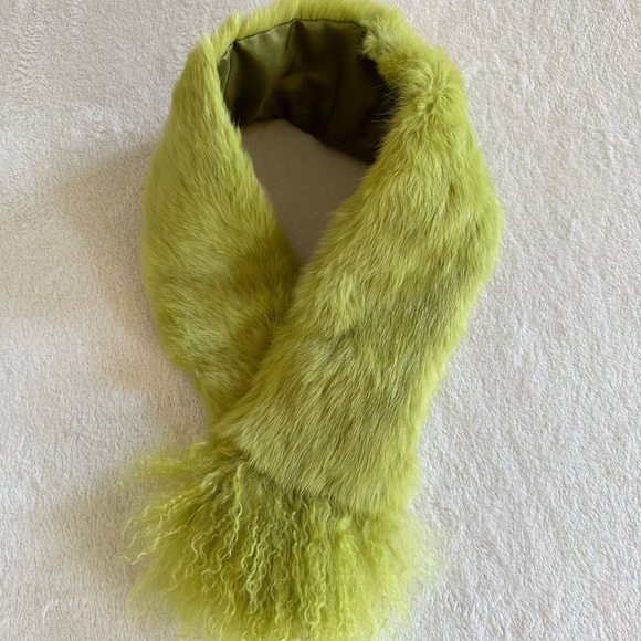C.C Fashion Collection Green Rabbit Neck Wrap Scarf - Picture 1 of 7